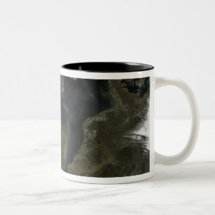 Satellitenbild Nordeuropas Zweifarbige Tasse