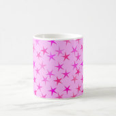 Satin-Sterne, orchiert auf blassrosa Kaffeetasse (Mittel)