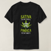 Sativa in the Streets Indica in the Sheets PiDay W T-Shirt (Design vorne)