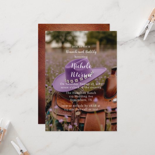 Sattel auf dem Zaun mit Hut und Bubbly Einladung (Vorderseite/Rückseite Beispiel)