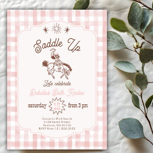 Sattel auf Rodeo Cowgirl Rosa Gingham Geburtstag  Einladung