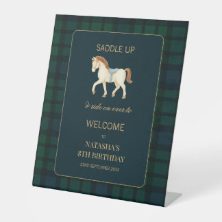 Sattel auf, vornehmes Pferd-Birthday-Willkommen Sockelschild