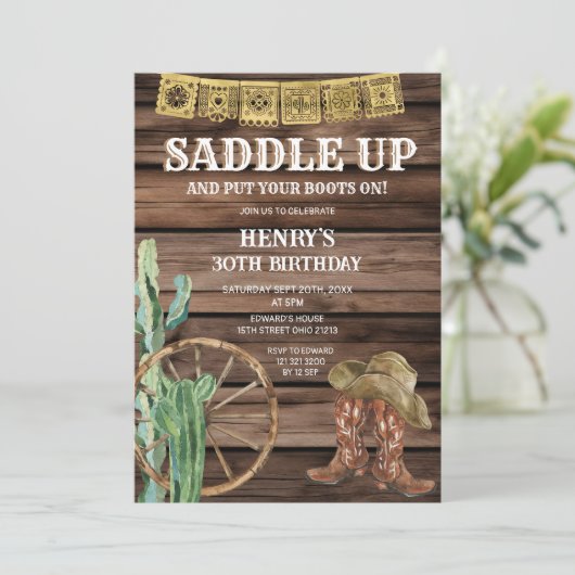Sattel Western Cowboy Birthday Rustikales Holz Einladung (Stehend Vorderseite)