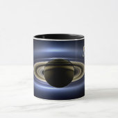 Saturn. Der Tag Erde lächelte Tasse (Zentrum)