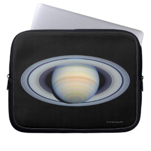 Saturn mit Ringen an Weitwinkel zur Erde Laptopschutzhülle