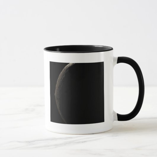 Saturn Mond Iapetus Tasse (Rechts)