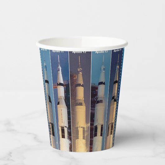 Saturn V Moon Rocket startet Papiergruppen Pappbecher (Links)