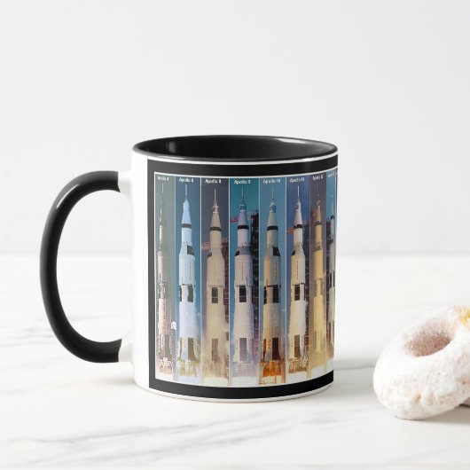 Saturn V Moon Rocket startet Tasse (Mit Donut)