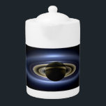 Saturn verlor die Sonne von Cassini Orbiter<br><div class="desc">Die Cassini-Raumsonde der NASA versteckte sich hinter dem Saturn und fasste eine dramatische Szene: die majestätische Form des Gasriesen, sieben seiner Monde und sogar einen winzigen, blassen Punkt der Erde in der Ferne, alles erhellt durch die Sonne, die durch die Ringe filtriert. Dieser einzigartige Aussichtspunkt, abgeschirmt vom Sonnenschein des Saturns...</div>