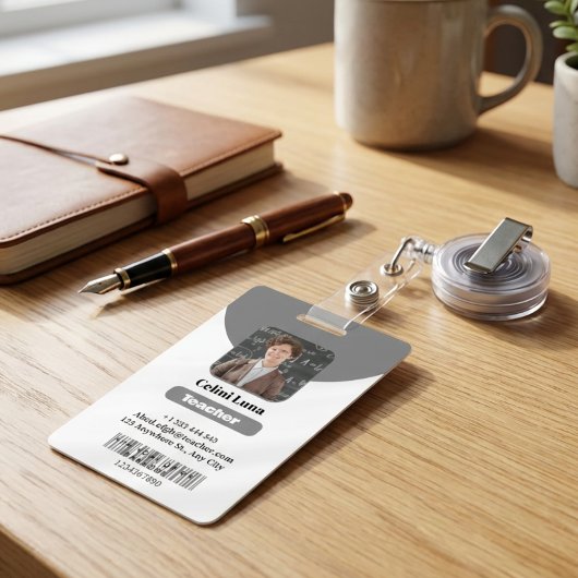 Saubere Linien und Klassen: Minimalistischer Graue Ausweis