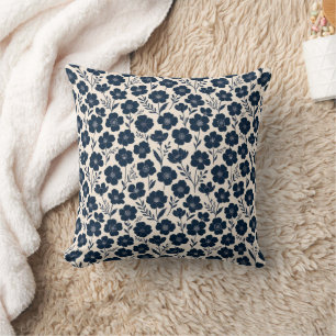 Saubere monochrome Wildblumen in Navy auf Creme Kissen
