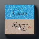 Sauberes Geschirrspüler Strand Wasser Fotoplatte<br><div class="desc">Dieses Design wurde mithilfe von digitaler Kunst erstellt und kann in dem Bereich personalisiert sein, der zur Verfügung gestellt wird, oder indem Sie den Klick wählen, um weitere Optionen anzupassen und den Namen, die Initialen oder die Wörter zu ändern. Sie können auch die Textfarbe und den Textstil ändern oder den...</div>