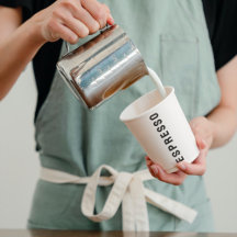 Sauberes Schwarz-Weiß-Espresso-Reiseführer Coffesh