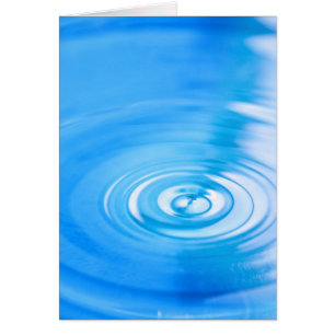 Säubern Sie Kräuselungen des blauen Wassers