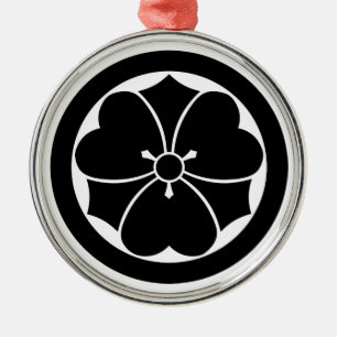 Sauerklee mit Schwertern im Kreis Silbernes Ornament