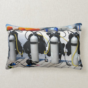 Sauerstoffflaschen für Sporttauchen in den Lendenkissen