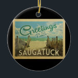 Saugatuck Beach Vintage Keramik Ornament<br><div class="desc">Diese Gruß-Von Saugatuck Vintage Postcard-Design zeichnet sich durch einen Sandstrand mit türkisblauem Meerwasser und über dem Meer aus,  einen blauen Himmel mit duftigen weißen Wolken. Im Vintage Reisen Stil.</div>