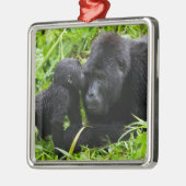 Säugling Gorilla Kisses Silverback Gorilla Ornament Aus Metall (Links)