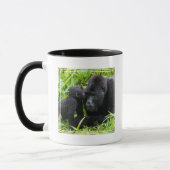 Säugling Gorilla Kisses Silverback Gorilla Tasse (Links)