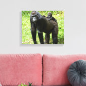 Säugling Lowland Gorilla auf dem Rücken der Mutter Leinwanddruck (Insitu (Wohnzimmer))
