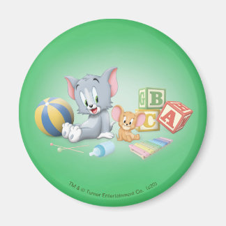 Säugling Tom und Jerry spielen mit Spielzeug Magnet