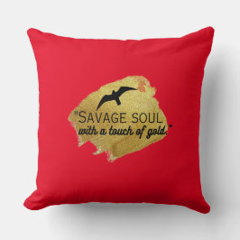 "Savage Soul mit einer Touch Gold." Kissen