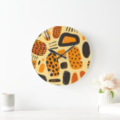 "Savanna Pop: Stammesvibes in Orange & Black" Große Wanduhr (Zuhause)