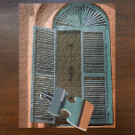 Savannah Georgia Historic Sorrel-Weed House Puzzle<br><div class="desc">Das zwischen 1835 und 1840 erbaute Sorrel-Weed House in Savannah, Georgia, ist als einer der Spuk Orte der Stadt bekannt. Dieses Puzzle mit Fotografie von JLW_FOTOGRAFIE bietet einen Einblick in eines seiner Fenster, sobald es fertig gestellt ist. Obwohl es wie ein einfaches architektonisches Detail aussehen mag, wird die Herausforderung, dieses...</div>