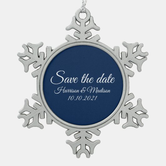Save the Date Ankündigung von Hochzeitsschreiben Schneeflocken Zinn-Ornament (Vorderseite)