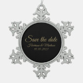 Save the Date Ankündigung von Hochzeitsschreiben Schneeflocken Zinn-Ornament (Vorderseite)