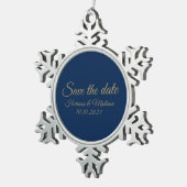 Save the Date Ankündigung von Hochzeitsschreiben Schneeflocken Zinn-Ornament (Rechts)
