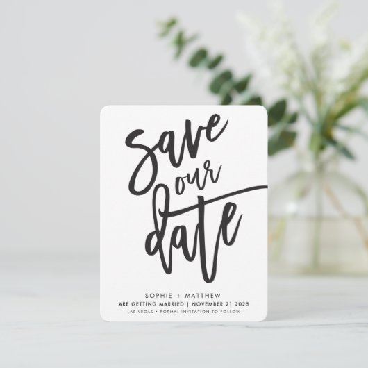 SAVE THE DATE bearbeitetes Skript Schwarz-weiß Einladung (Stehend Vorderseite)