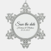 Save the Date, benutzerdefinierte Skriptverkündung Schneeflocken Zinn-Ornament (Vorderseite)