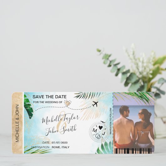Save the Date Boarding Pass World Map Beach Foto Einladung (Stehend Vorderseite)