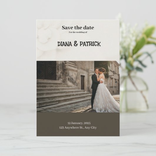 Save the Date braun und weiß Einladung (Stehend Vorderseite)