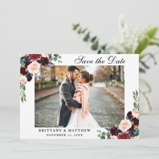 Save the Date Burgundy Blue Floral Foto Card Dankeskarte (Stehend Vorderseite)