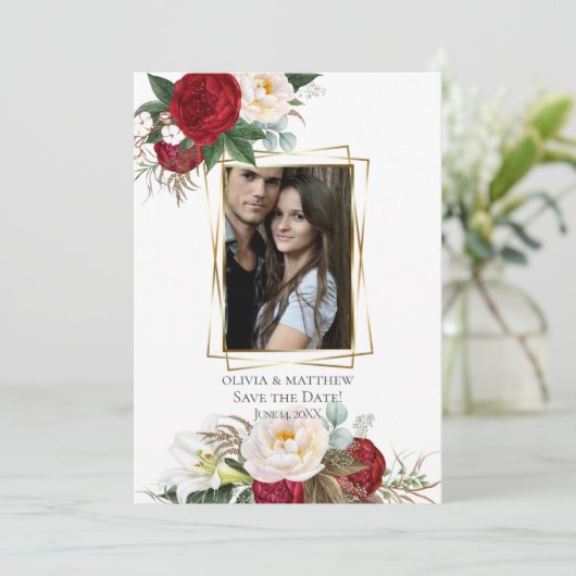 Save The Date | Burgundy Peony Floral Bouquets Einladung (Stehend Vorderseite)