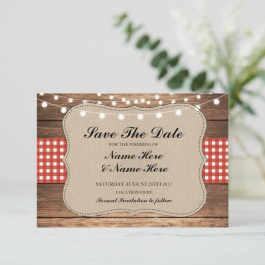 Save the Date Burlap Wood Rustic Red Karo Card (Stehend Vorderseite)