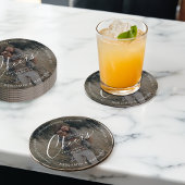 Save the Date Cheer! Kostenfreie Getränke und ein Runder Pappuntersetzer