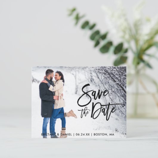 Save the Date Couple Foto Modern Brush Script Postkarte (Stehend Vorderseite)