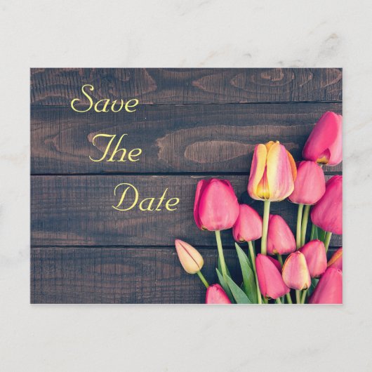 Save the Date - dunkelrosa Tulips und Holz Ankündigungspostkarte (Vorderseite)