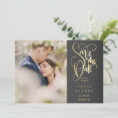 Save the Date Elegantes Chic Gold Script Foto Einladung (Stehend Vorderseite)