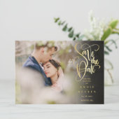 Save the Date Elegantes Gold Script-Foto (Stehend Vorderseite)