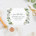 Save the Date Eukalyptus Greenery Succulent Ankündigungspostkarte<br><div class="desc">Mit unserem atemberaubenden Eukalyptus können Sie Ihre nächsten Nuptials stilvoll verkünden und die Dattelkarten speichern. Diese Karten zeichnen sich durch ein schönes Eukalyptusdesign aus, das Ihnen eine Touch der Natur zu einem besonderen Tag verhilft. Mit einem schicken und modernen Look werden Ihre Gäste gerne für Ihre Hochzeit Save the Date....</div>