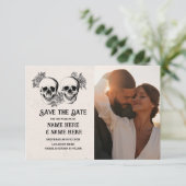 Save the Date Foto Gothic Halloween Skull Card (Stehend Vorderseite)