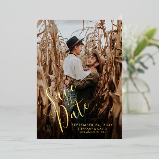 Save the Date Foto Modern Fun Script Real Gold Folieneinladung (Stehend vorne)