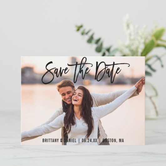 Save the Date Foto Moderne Pinselskriptkarte B (Stehend Vorderseite)
