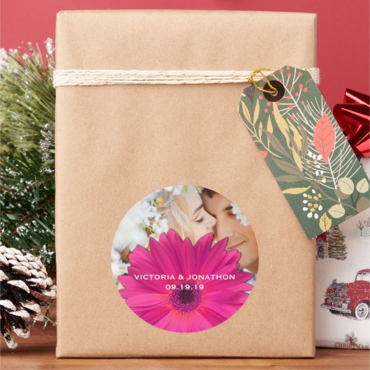 Save the Date Foto Pink Gerber Daisy Wedding Runder Aufkleber (Feiertag)