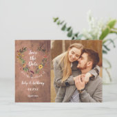 Save the Date Foto Rustikales Holz Blumenherz Einladung (Stehend Vorderseite)