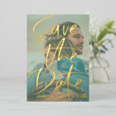 Save the Date Gold Calligraphy Foto Foil Einladung (Stehend vorne)